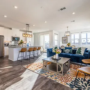 Firework View 3 Bedrooms Townhouse Kitchen Fast Wifi Villa