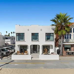 Oceanfront M Boutique Apartment