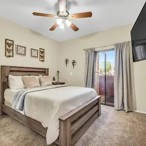 Comfy With Heated Pool And Gym Apartment